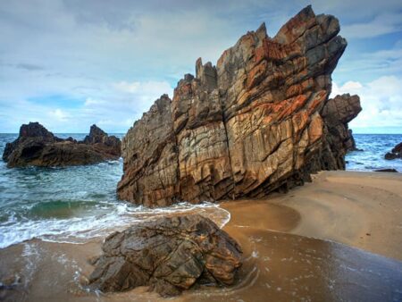 Phong Nha Tour - Vung Chua Yen Island - Bai Da Nhay