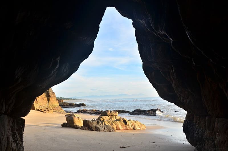 Phong Nha Tour - Vung Chua Yen Island - Bai Da Nhay
