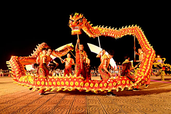 Quang Binh coastal boat racing and flower dance festival