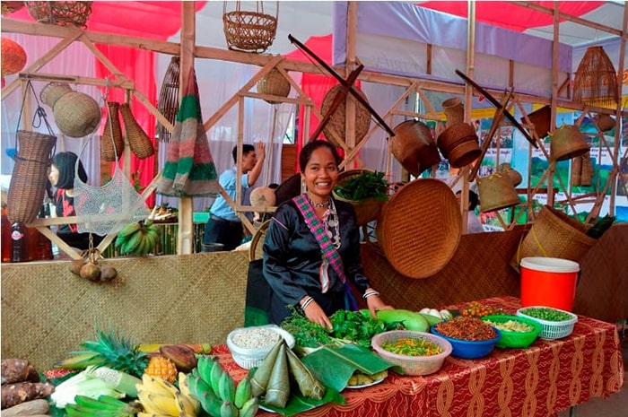 Booths introducing Minh Hoa products