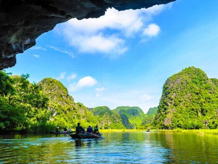 Ninh Binh 2 Days 1 Night Tour: Hanoi - Hoa Lu - Tam Coc - Mua Cave - Thung Nham