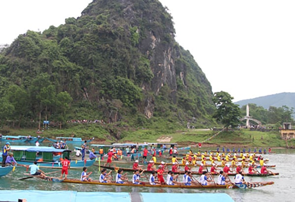 Boat racing festival on Son River